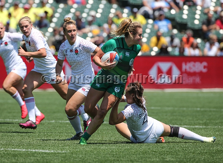 2018RugbySevensFri-12.JPG - Aoife Doyle of Ireland runs against England in the women's first round of the 2018 Rugby World Cup Sevens, July 20-22, 2018, held at AT&T Park, San Francisco, CA. Ireland defeated England 19-14.